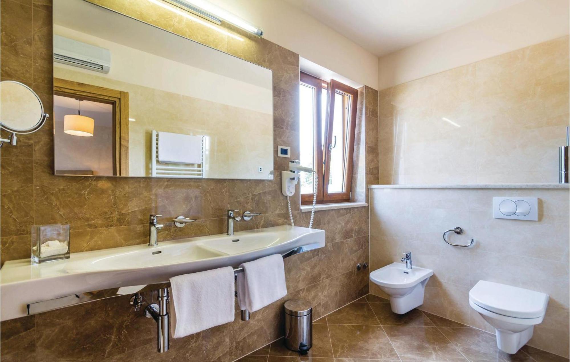 4 Bedroom Beautiful Home In Turcic Вантачичі Екстер'єр фото